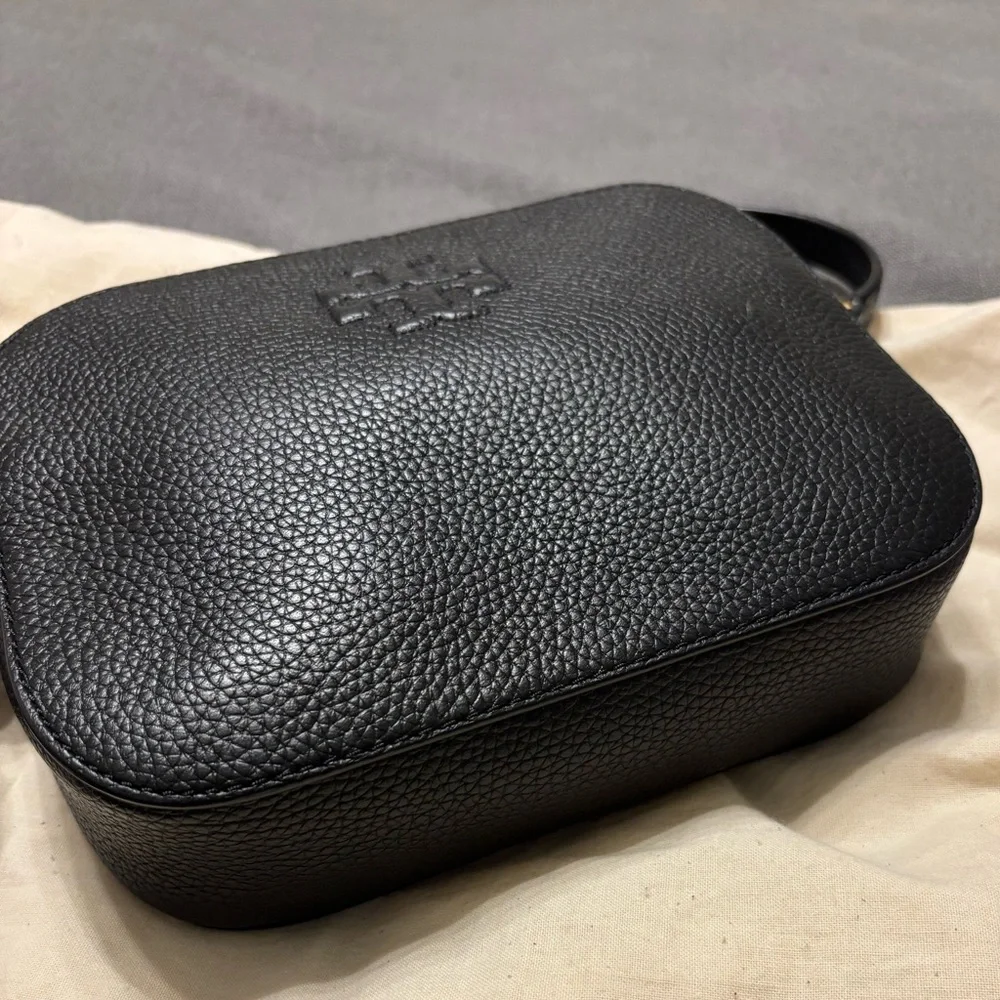 Tory Burch Thea Camera Leather Crossbody Bag NWOT - Picture 2 of 6